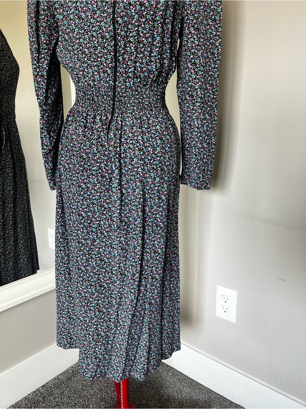 Vintage-Inspired Floral Midi Dress in Black and Multicolor - Picture 6 of 12